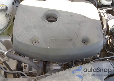 2021 Volvo Xc40 T5 R-Design z USA, uszkodzony, nr VIN YV4162UM1M2404976